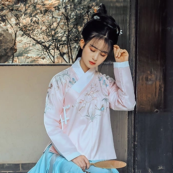 漢服帶團(tuán)扇女生頭像，唯美古風(fēng)真人頭像