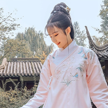 漢服帶團(tuán)扇女生頭像，唯美古風(fēng)真人頭像