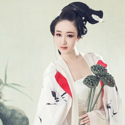 清新藕風輕女生頭像，唯美古風真人頭像