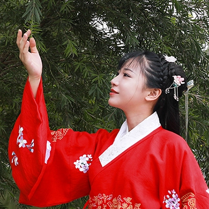 鮮艷紅衣女生頭像，唯美古風(fēng)真人頭像