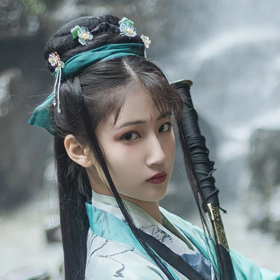 青玉流帶劍少女頭像，唯美古風(fēng)真人頭像