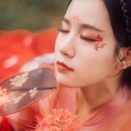 妖艷彼岸花紅衣女子頭像，唯美古風(fēng)真人頭像