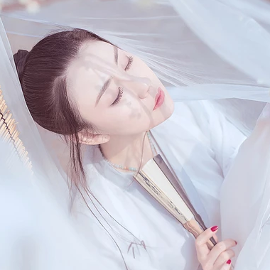 白衣冷艷女子頭像，唯美古風(fēng)真人頭像