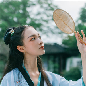 清荷滿塘綠衣小姑娘古風(fēng)頭像，愜意唯美女生頭