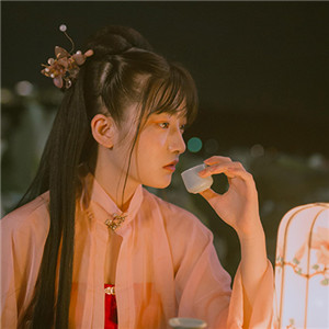 夜色杏粉小依獨醉酒古風(fēng)頭像，女生古風(fēng)頭像