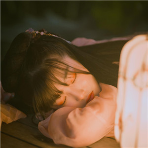 夜色杏粉小依獨醉酒古風(fēng)頭像，女生古風(fēng)頭像