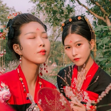 嬌艷紅衣閨蜜頭像，唯美古風(fēng)真人頭像