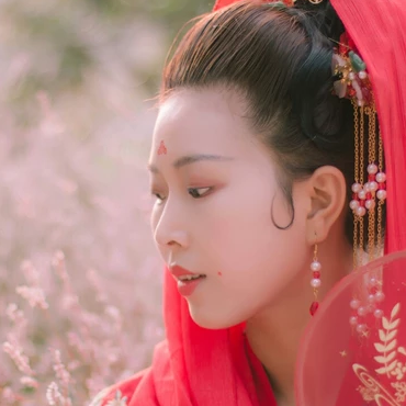 嬌艷紅衣閨蜜頭像，唯美古風(fēng)真人頭像