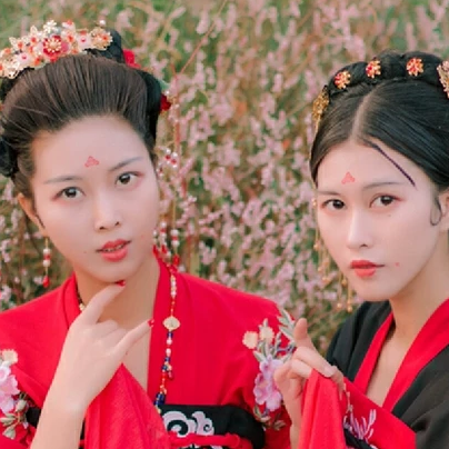 嬌艷紅衣閨蜜頭像，唯美古風(fēng)真人頭像
