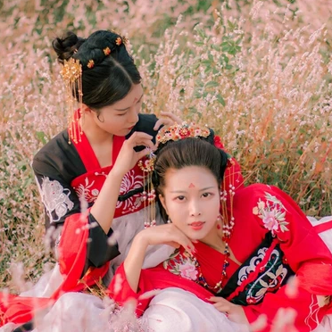 嬌艷紅衣閨蜜頭像，唯美古風(fēng)真人頭像