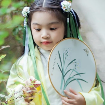 超萌帶團扇小女生頭像，唯美古風真人頭像