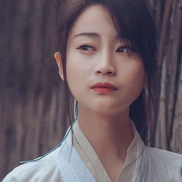 復(fù)古瀟灑帶折扇女生頭像，唯美古風(fēng)真人頭像