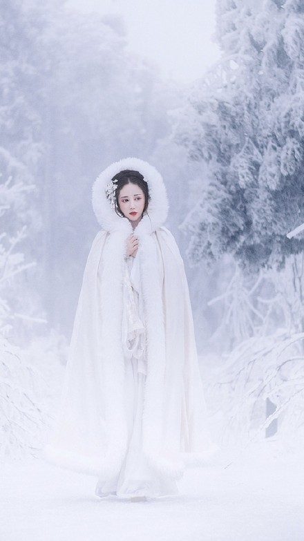 唯美雪景古裝美女圖片，清新淡雅的古裝攝影欣賞