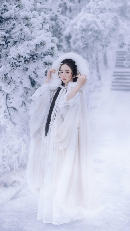 唯美雪景古裝美女圖片，清新淡雅的古裝攝影欣賞